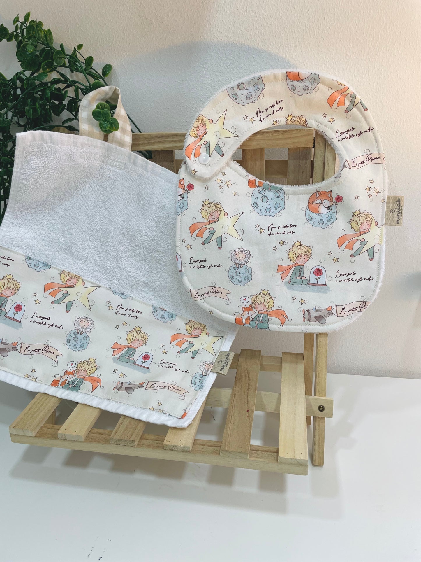 SET PICCOLO PRINCIPE Bavaglino 0-18 mesi e Asciugamano 30x30cm