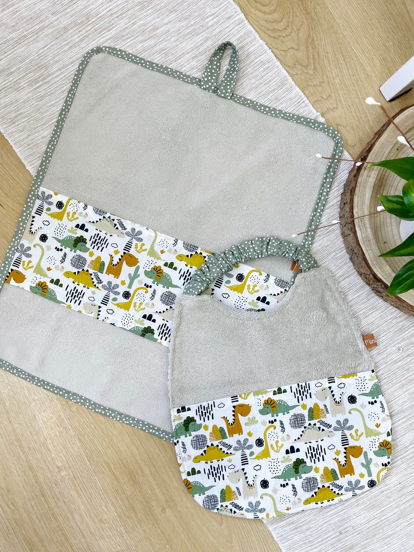 Set Asilo BAVAGLINO + ASCIUGAMANO 🦖🦕