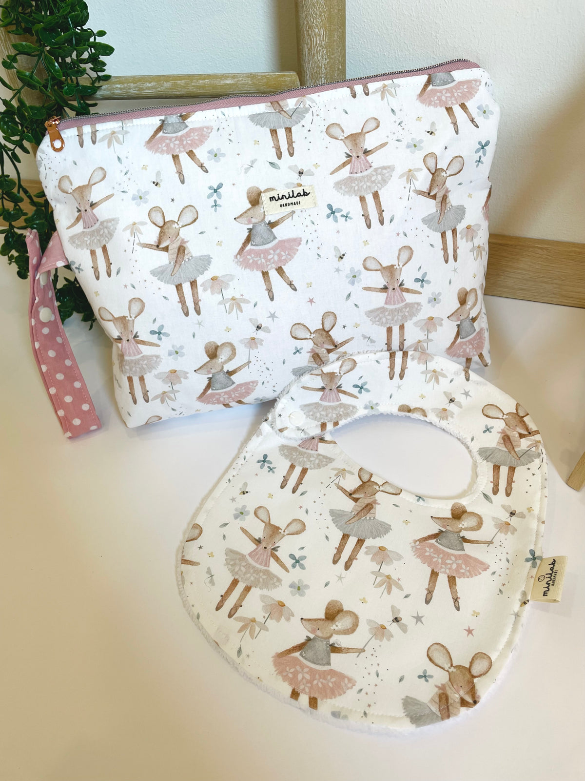 Set nascita- Maxi Pochette e bavaglino 0-18 mesi